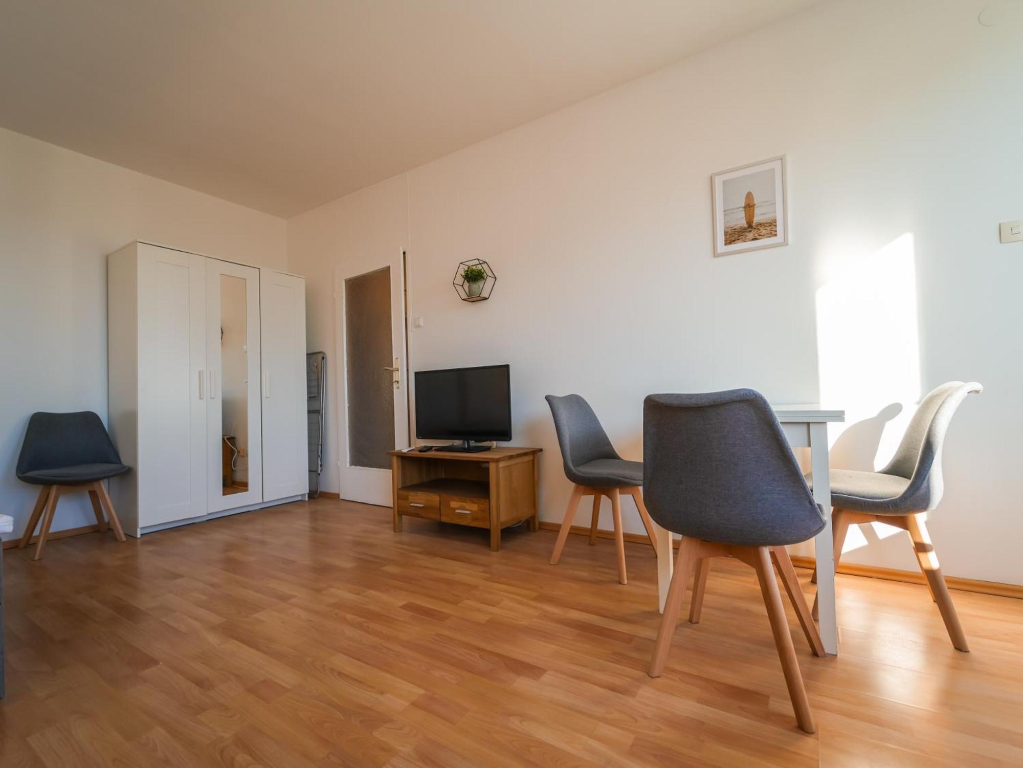 Spacious Apartments With View & Free Parking 비너노이슈타트 외부 사진
