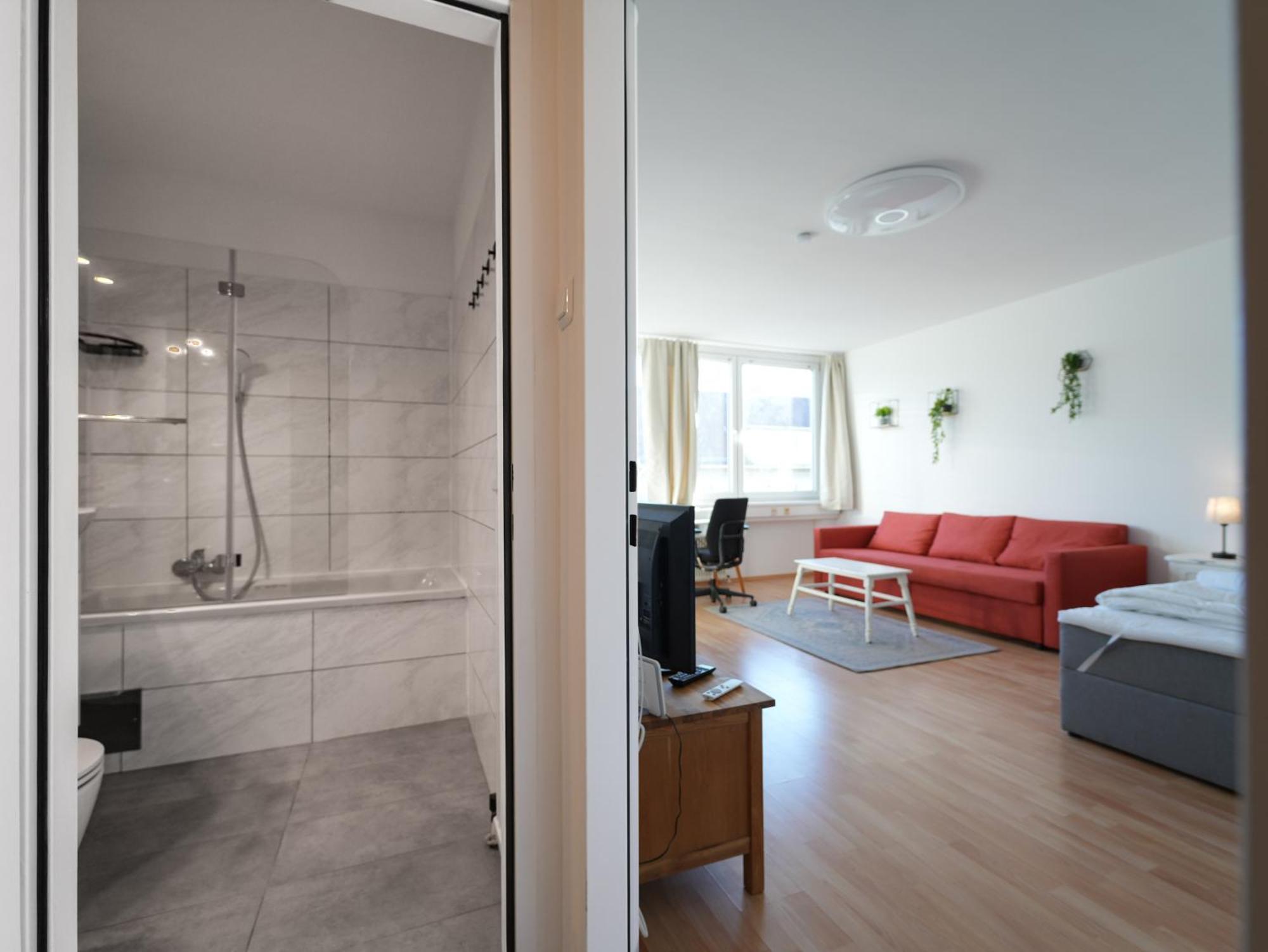 Spacious Apartments With View & Free Parking 비너노이슈타트 외부 사진