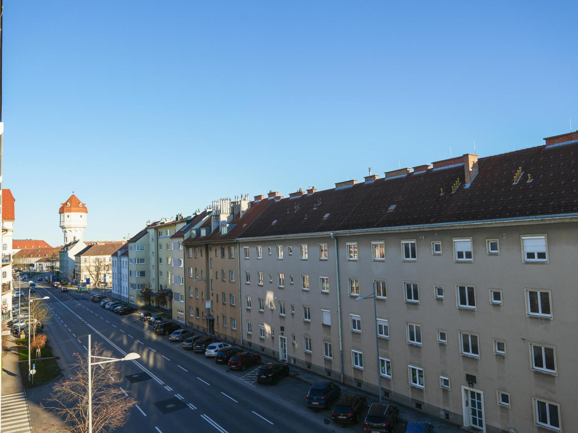 Spacious Apartments With View & Free Parking 비너노이슈타트 외부 사진