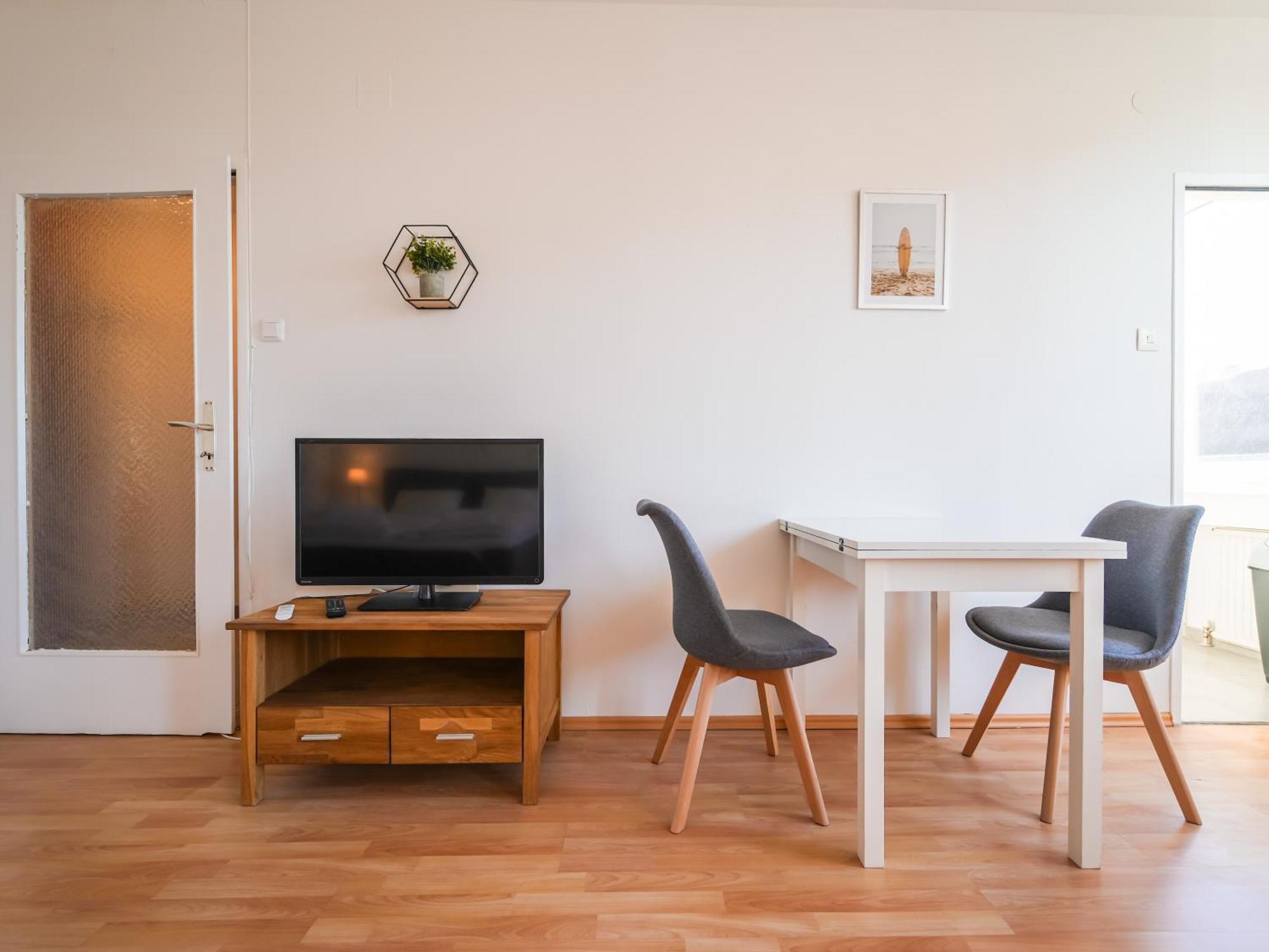 Spacious Apartments With View & Free Parking 비너노이슈타트 외부 사진