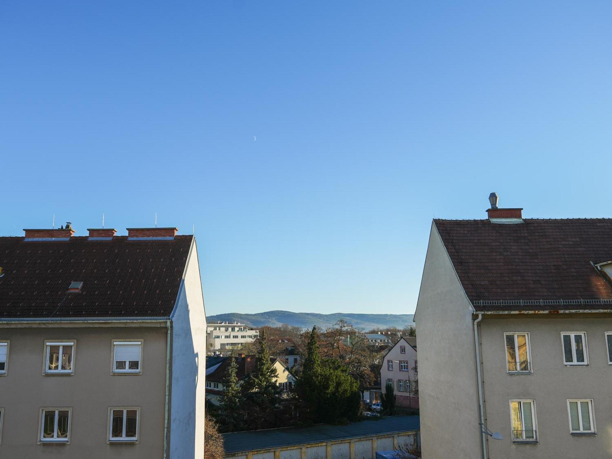 Spacious Apartments With View & Free Parking 비너노이슈타트 외부 사진