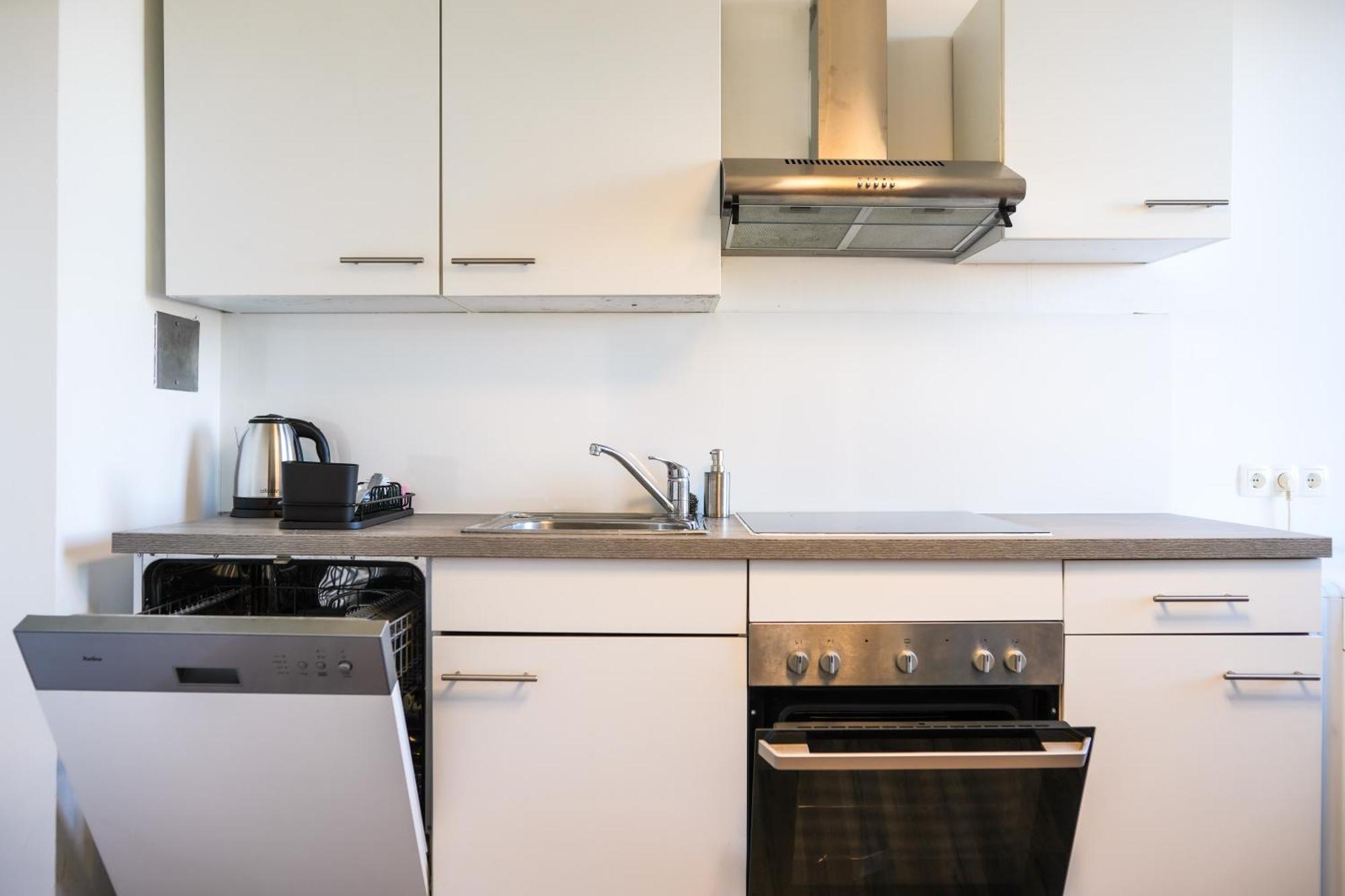Spacious Apartments With View & Free Parking 비너노이슈타트 외부 사진