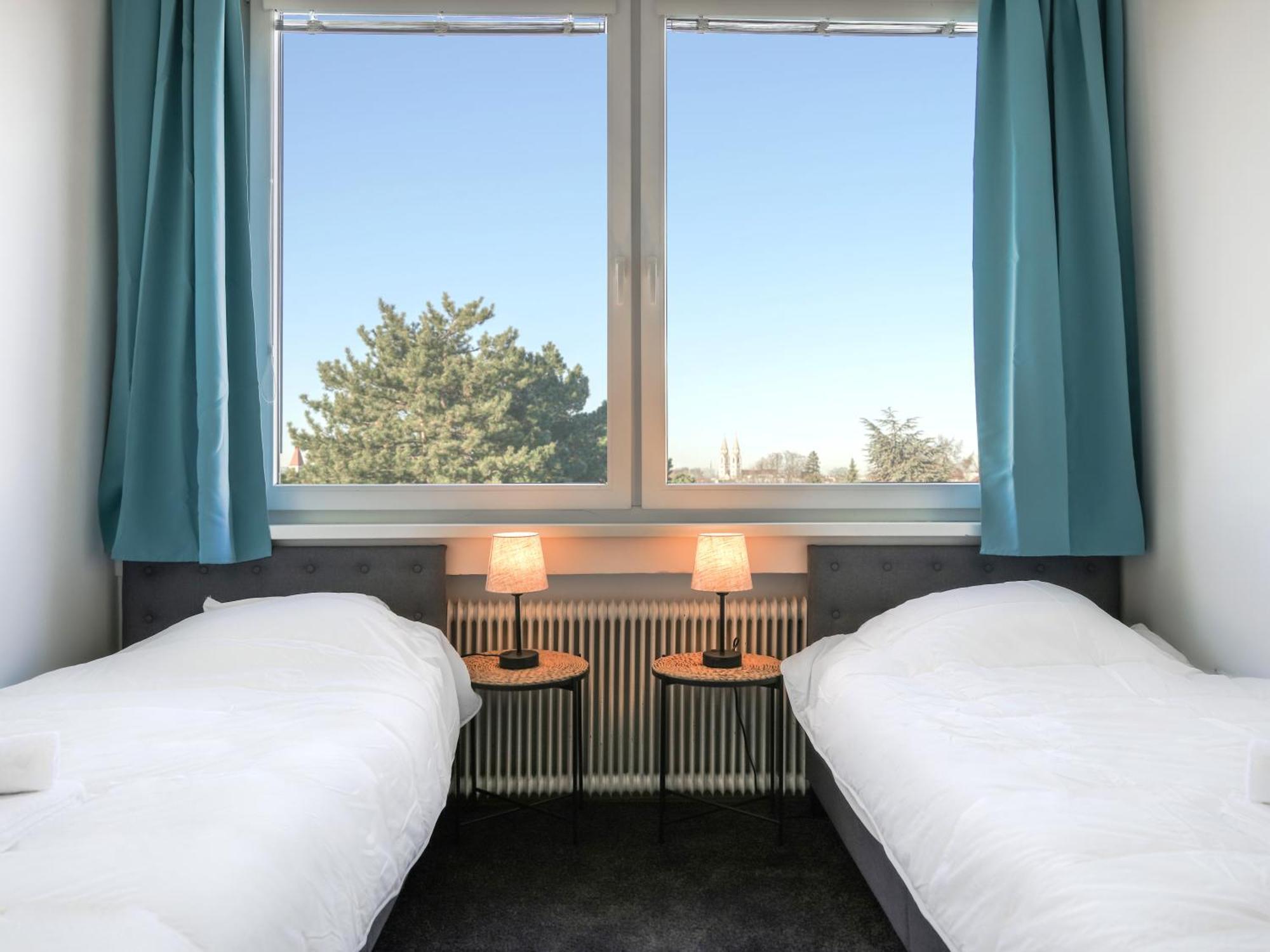 Spacious Apartments With View & Free Parking 비너노이슈타트 외부 사진