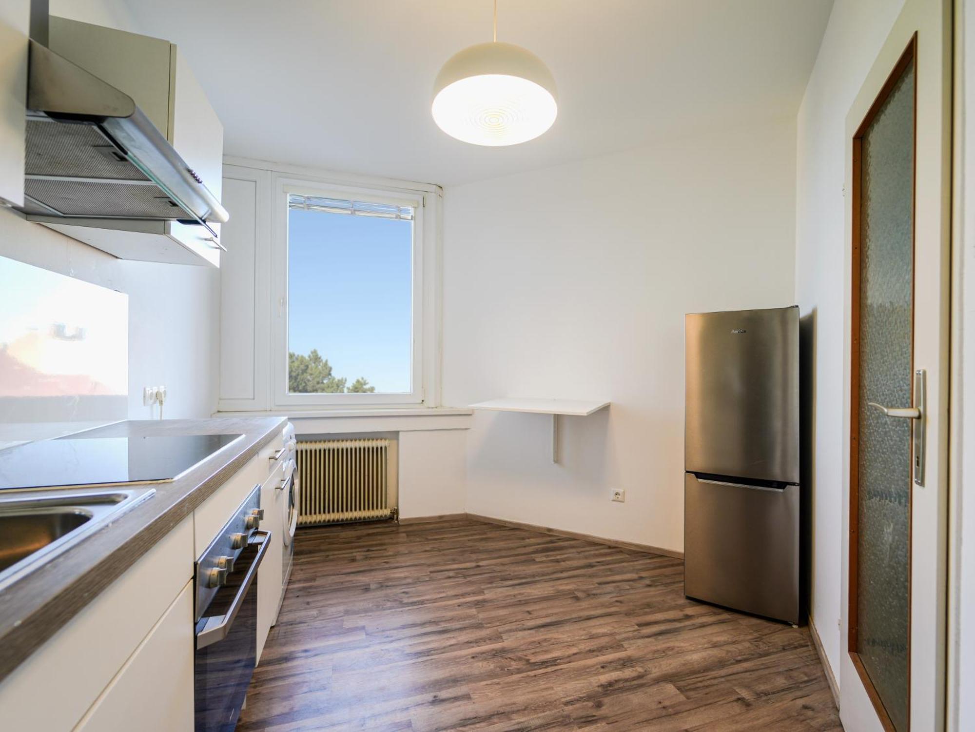 Spacious Apartments With View & Free Parking 비너노이슈타트 외부 사진