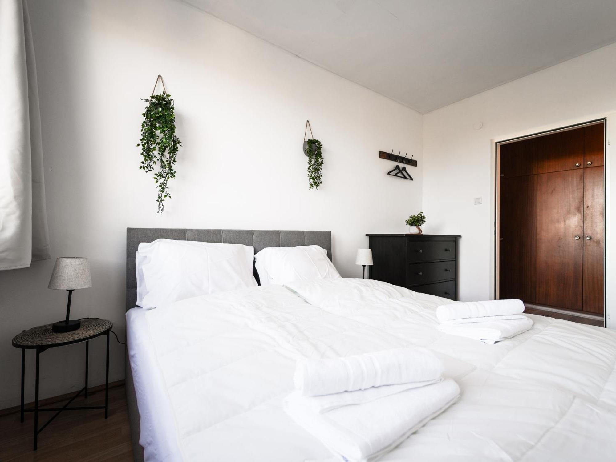 Spacious Apartments With View & Free Parking 비너노이슈타트 외부 사진