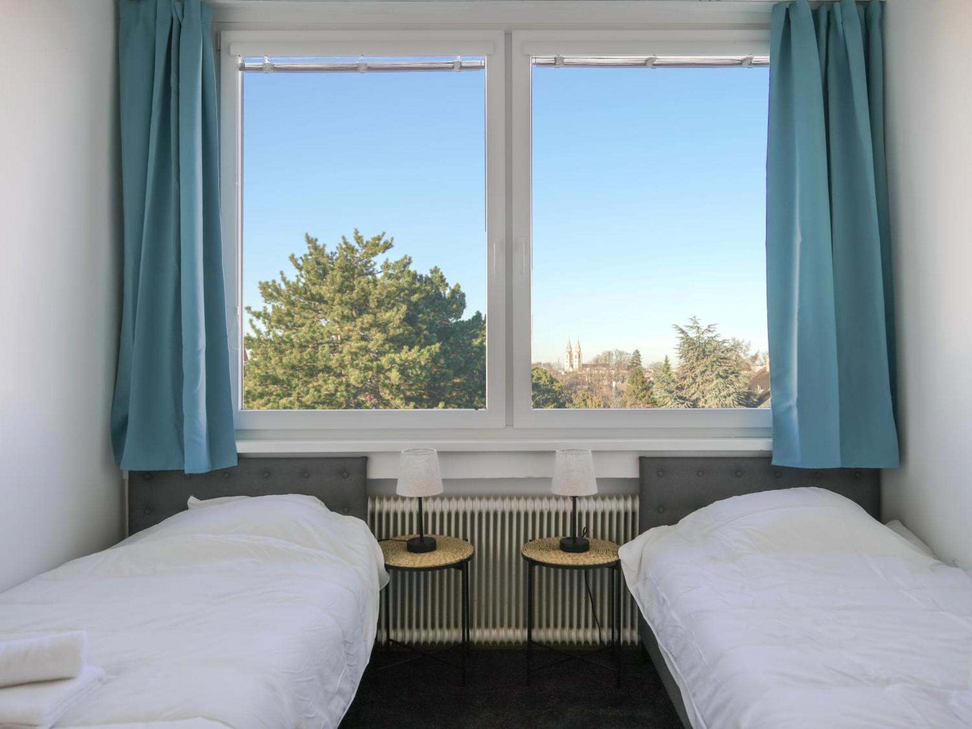 Spacious Apartments With View & Free Parking 비너노이슈타트 외부 사진
