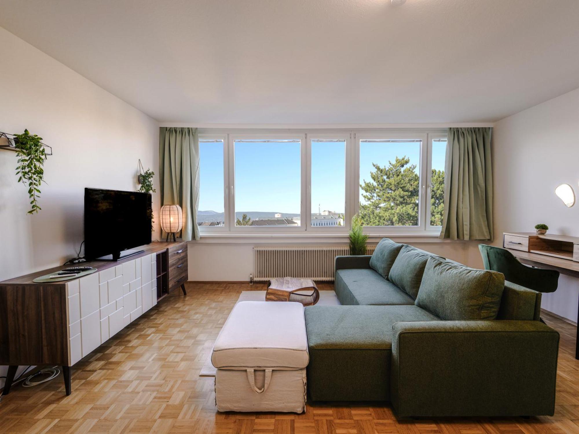 Spacious Apartments With View & Free Parking 비너노이슈타트 외부 사진